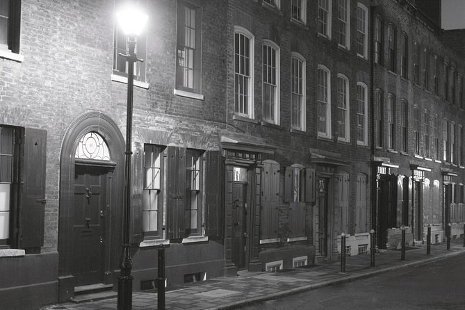 London Jack The Ripper Guided Walking Tour - Why this Jack the Ripper walk works best on foot