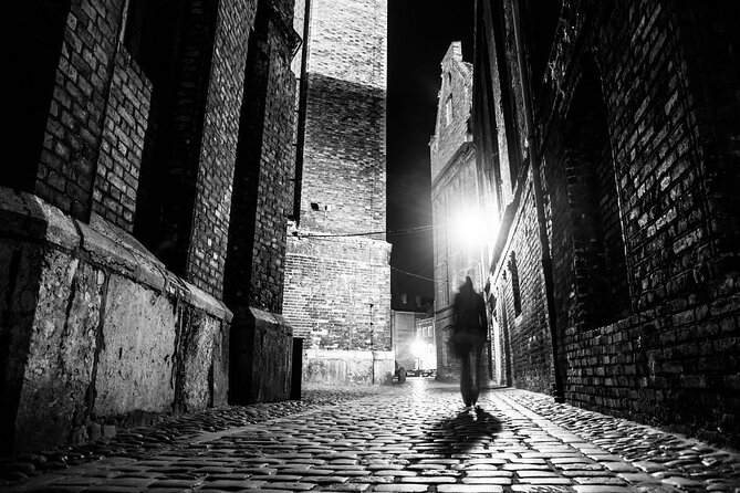 London: Jack the Ripper Small Group Walking Tour - Following the dark alleyways and murder sites