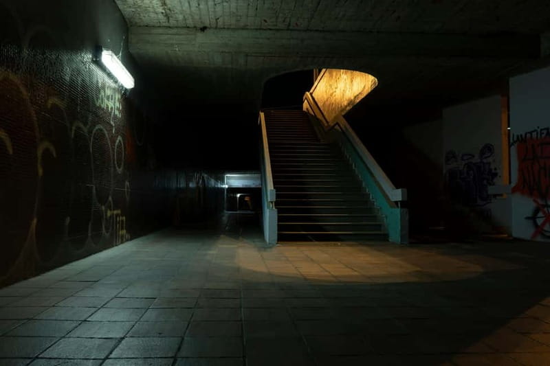 London: Jack the Ripper Tour and Underground Prison in Spanish - Should you book it?