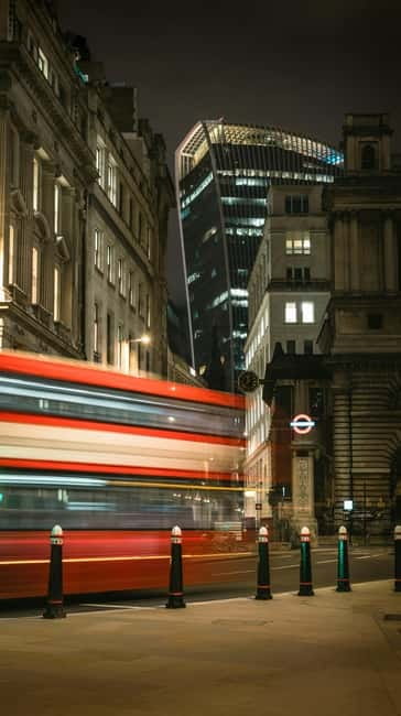 London: Jack the Ripper Tour and Underground Prison in Spanish - Little Britain and the road to Newgate Prison
