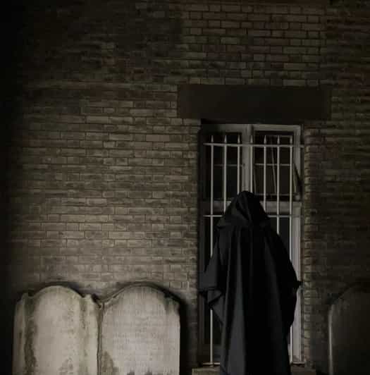 London: Jack the Ripper Tour and Underground Prison in Spanish - Smithfield Market and the Viaduct Tavern finish