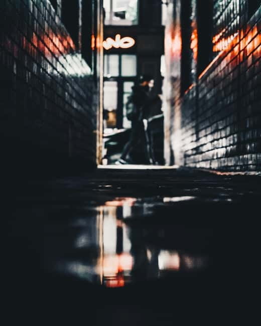 London: Jack the Ripper Tour and Underground Prison in Spanish - Spitalfields, Whitechapel, and the Ten Bells
