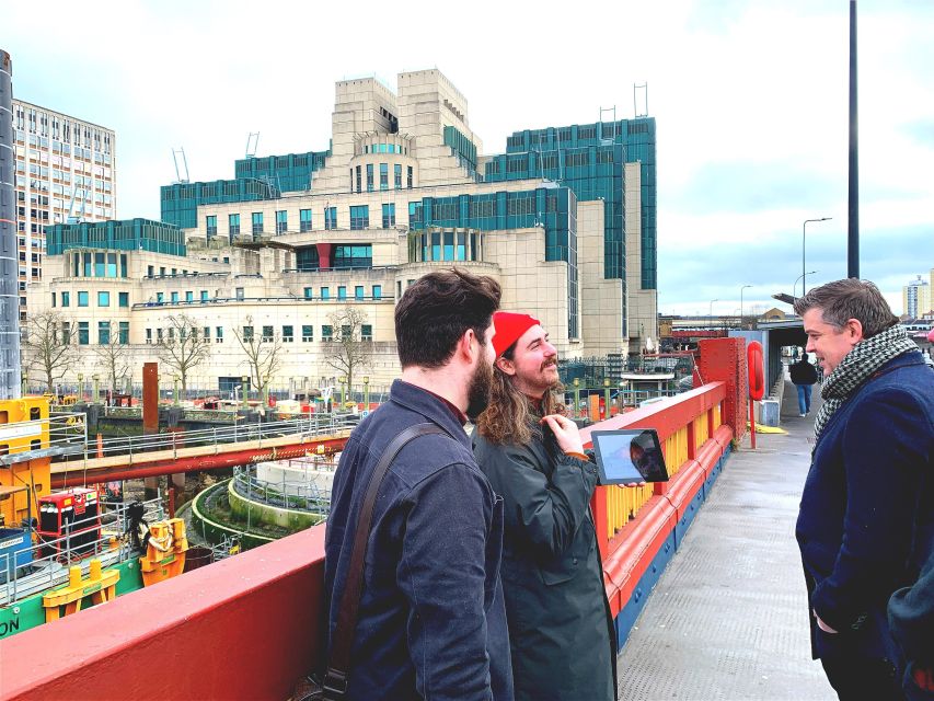 London: James Bond and Spies Walking Tour - Meeting at the London Eye