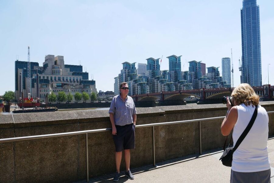 London: James Bond Filming Locations Bus Tour - Beginning at Blackfriars Tube station