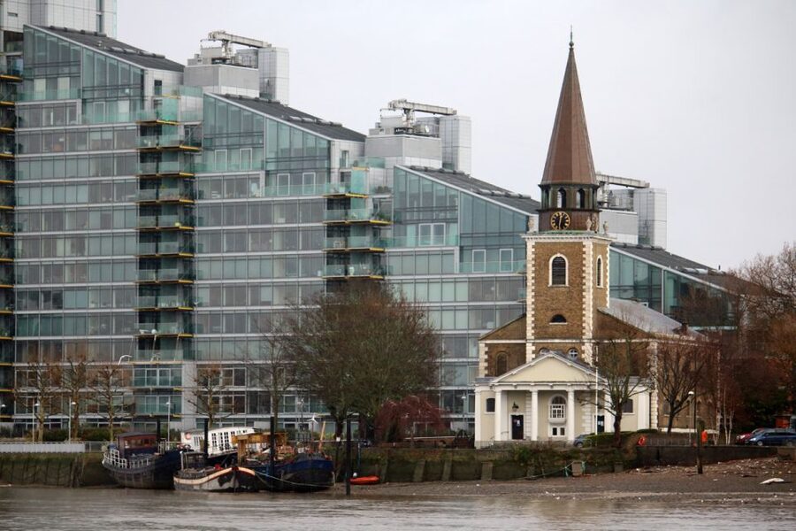 London: Kew to Westminster River Thames Cruise - Through Wandsworth and Putney