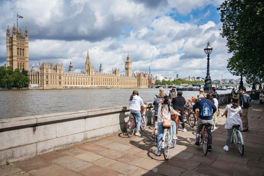 London: Landmarks & Secrets Bike Tour with Pub & Street Art - Who should book this London bike tour?