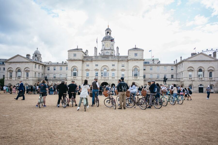 London: Landmarks & Secrets Bike Tour with Pub & Street Art - Westminster Abbey, Dean’s Yard, and royal London