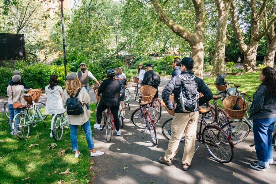 London: Landmarks & Secrets Bike Tour with Pub & Street Art - From Lambeth Palace to Big Ben