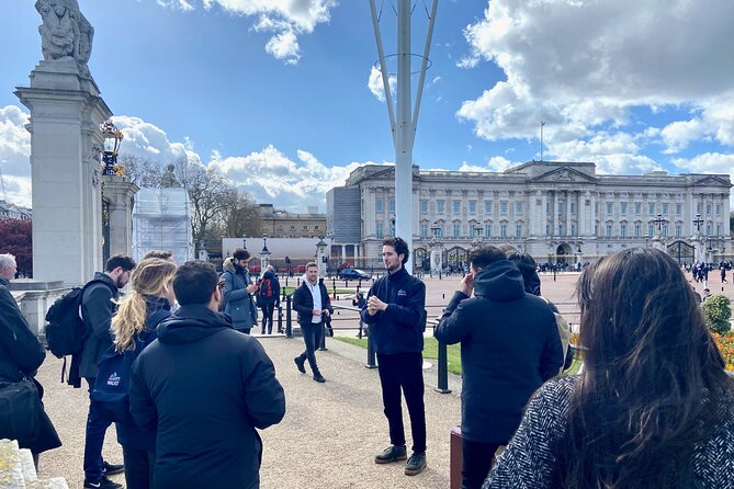 London: Landmarks Walking Tour - Tudor palace, ceremonial roads, and Buckingham Palace