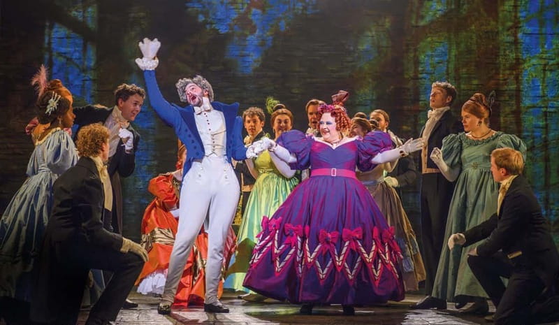 London: Les Misérables and 3-Course Meal & Sparkling Wine - Key details at a glance