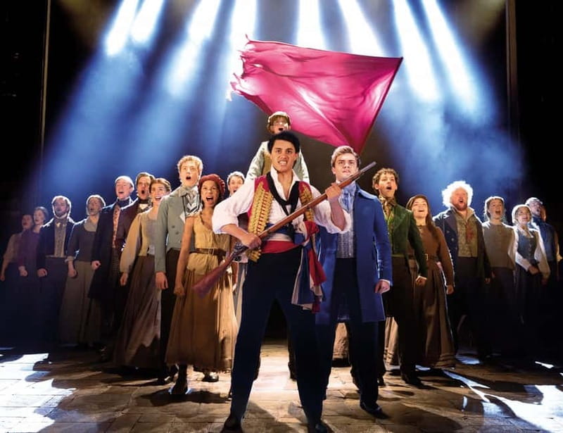 London: Les Misérables and 3-Course Meal & Sparkling Wine - Why this makes a good London theatre night