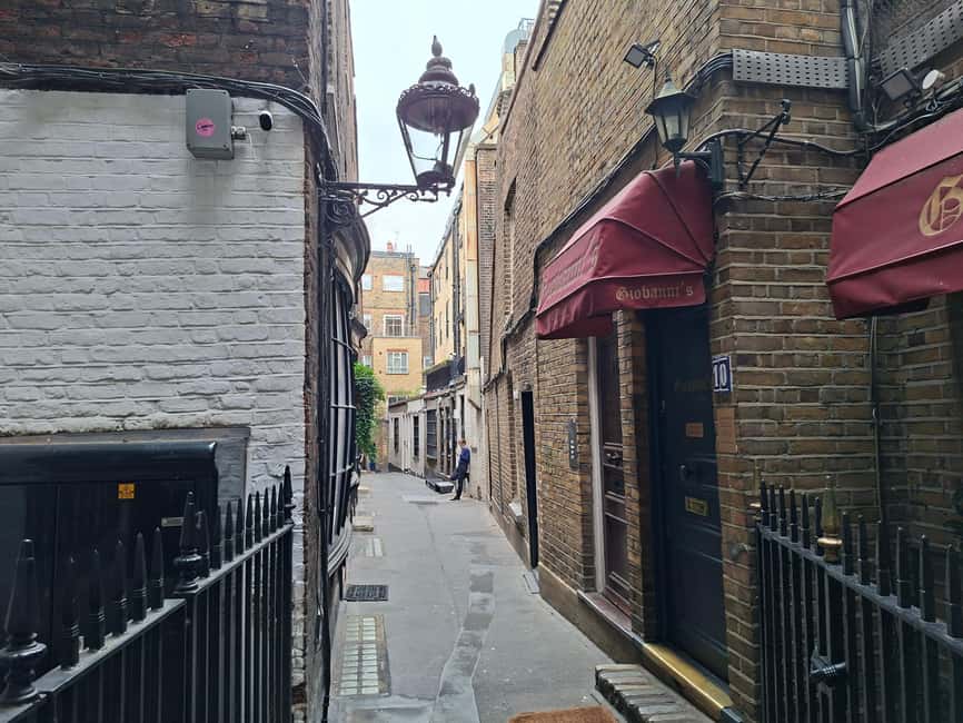 London: Mary Poppins Walking Tour - Starting at Temple Tube Station