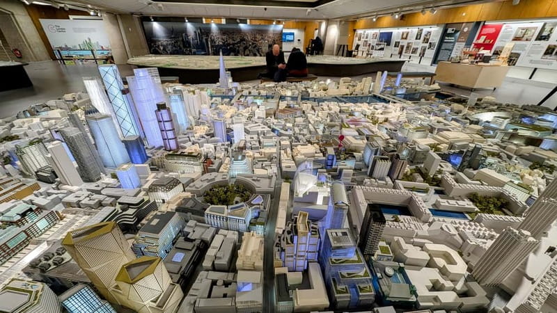 London: Modern Architecture & Building Guided Walking Tour - Lloyd’s, the Cheesegrater, and the Gherkin
