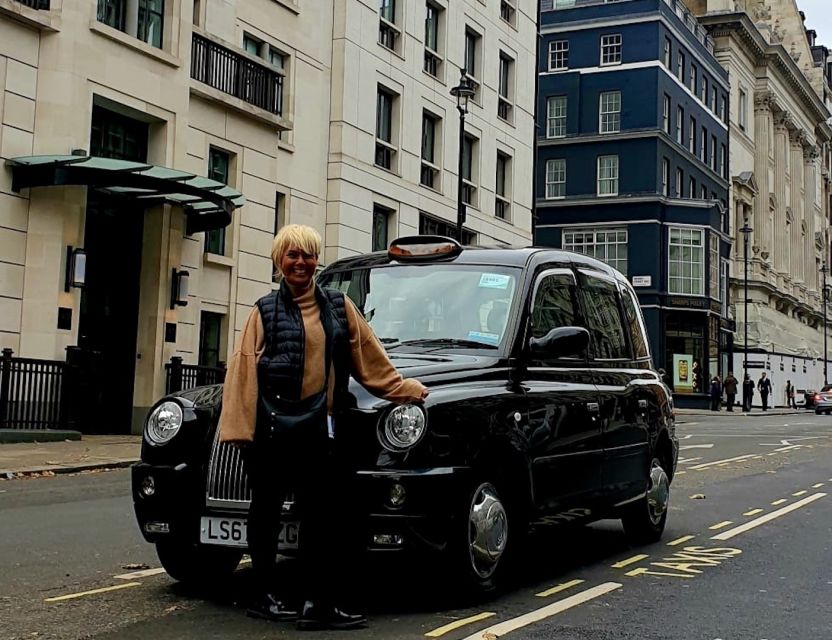 London: Monuments & Back Streets Guided Tour in Black Taxi - Along the Thames, then into Trafalgar Square