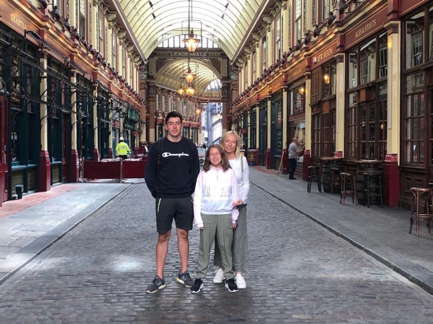 London: Monuments & Back Streets Guided Tour in Black Taxi - The old City, Roman pavement, and medieval tower