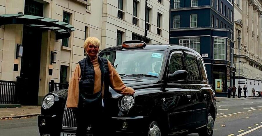 London: Monuments & Back Streets Guided Tour in Black Taxi - Westminster Abbey, Big Ben, and Parliament
