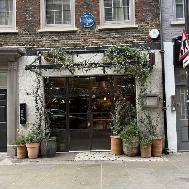 London: Music walking tour of Soho - Evren’s guiding style and what you will hear
