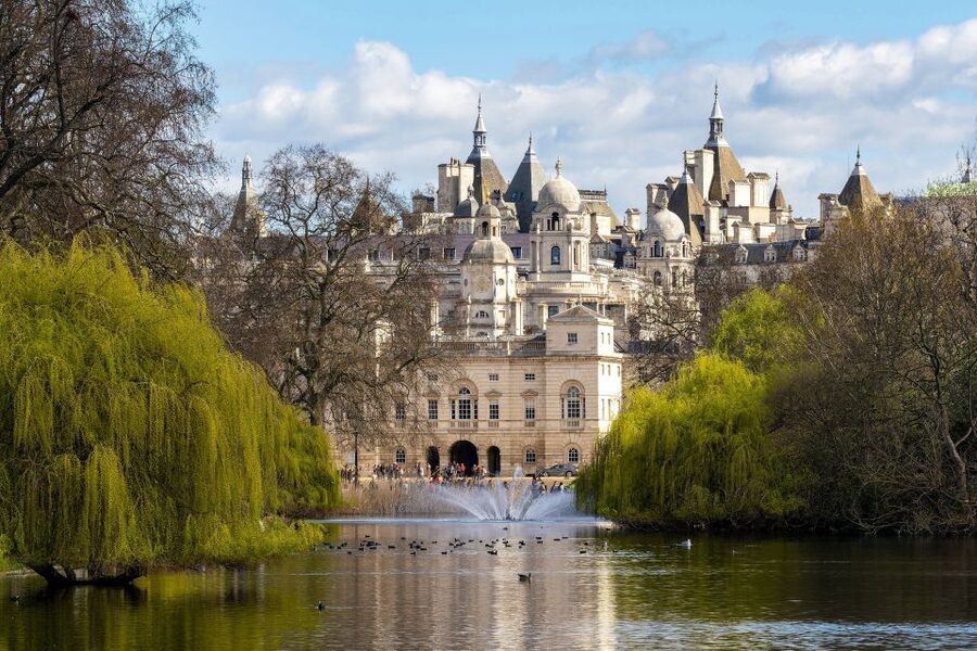 London Must-See 3 Hours Walking Tour - A calmer crossing through St. James’s Park