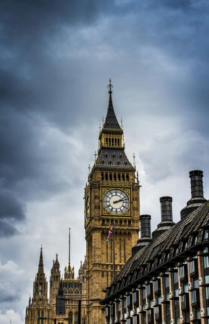 London Must-See Attractions Walking Tour with a Guide - What $65 buys you