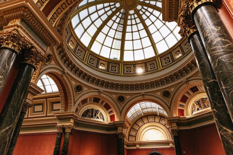 London: National Gallery Guided Tour with Art Expert Guide - The guides bring different styles to the same collection