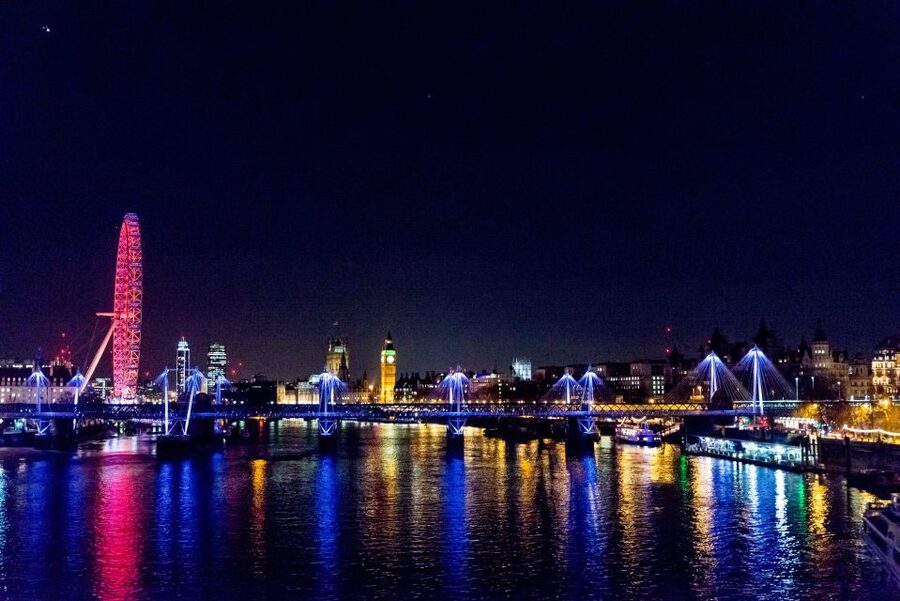 London: Nighttime Open-Top Bus Sightseeing Tour - Trafalgar Square and the bright West End
