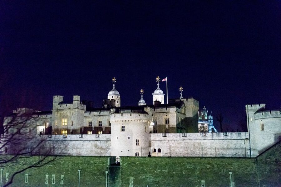 London: Nighttime Open-Top Bus Sightseeing Tour - The Tower of London and Tower Bridge