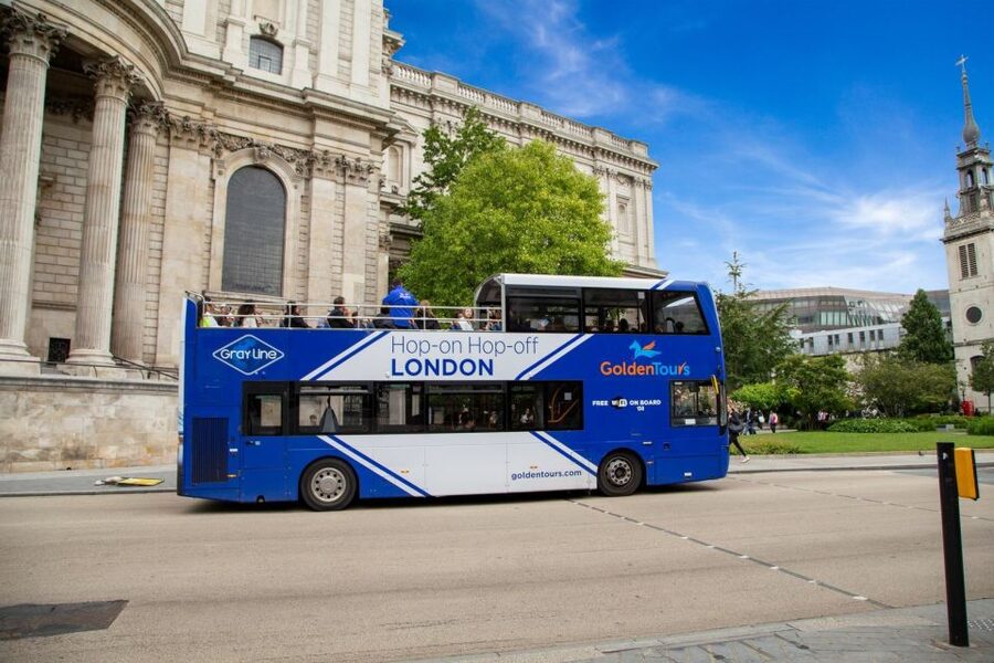 London: Panoramic Open-Top Bus Tour - Choosing between a live guide and audio commentary