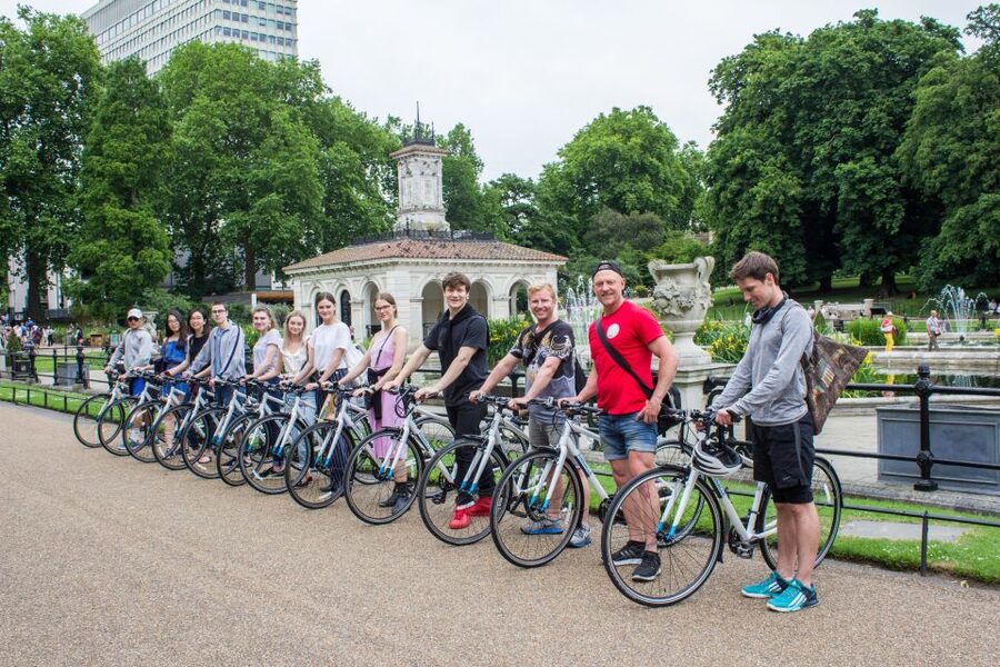 London: Parks and Palaces Guided Morning Bike Tour - Why a bike is a smart way to see central London