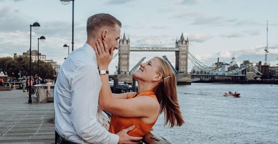 London: Personal Travel & Vacation Photographer - Choosing between London Bridge and a park setting