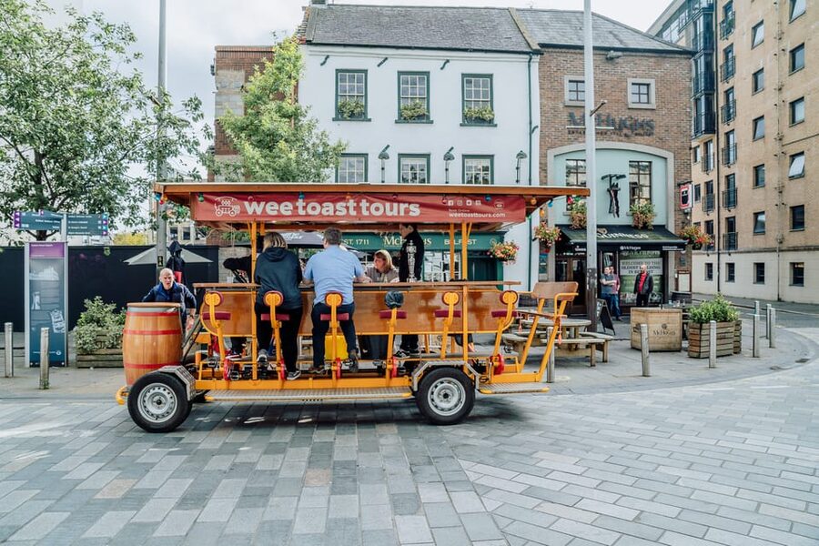 London: Piccadilly and Soho Beer Bike Tour - Starting in central London