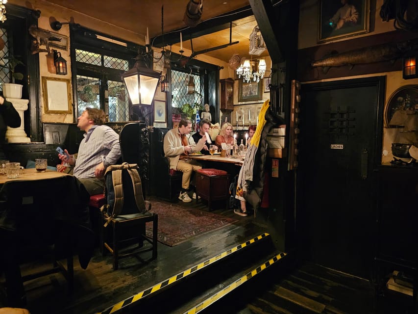 London: Pilgrims and Pirates Historical Pub Tour - Four pubs and four chances to slow the pace