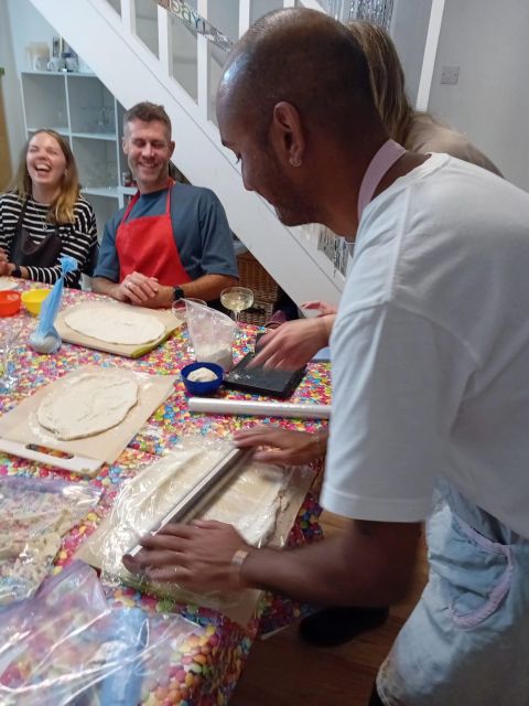 London: Pizza Making Cookery Class - Baking the pizza and eating what you made