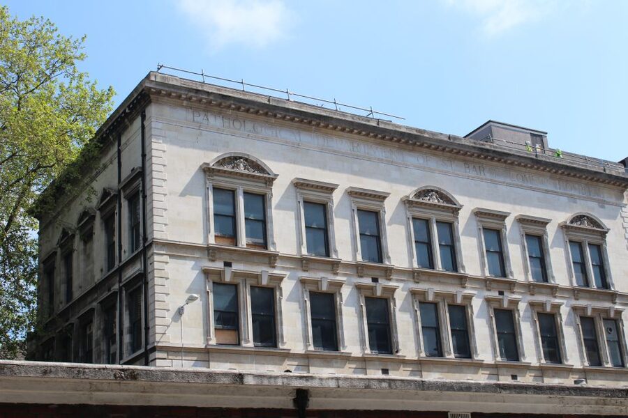London: Private 3-Hour Sherlock Locations Tour by Black Taxi - St. Bart’s Hospital and the Reichenbach Fall moment