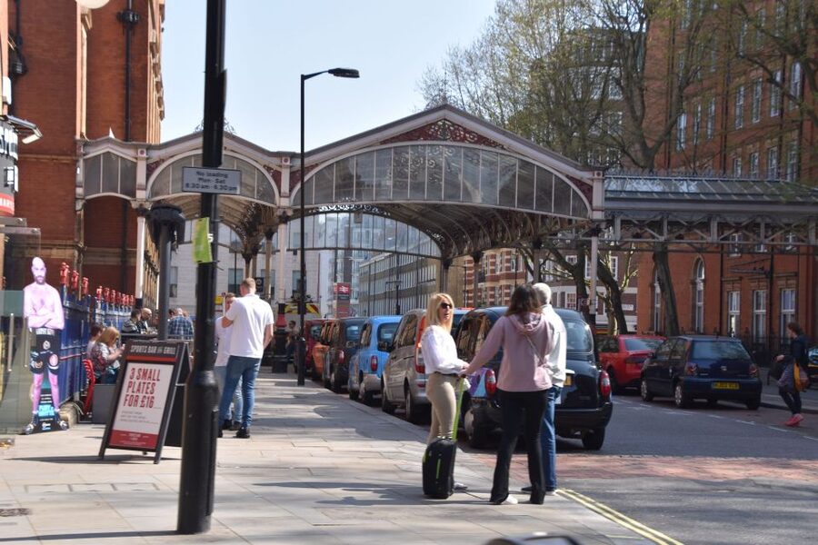London: Private Beatles Taxi Tour - Homes, arrests, and the less polished Beatles story