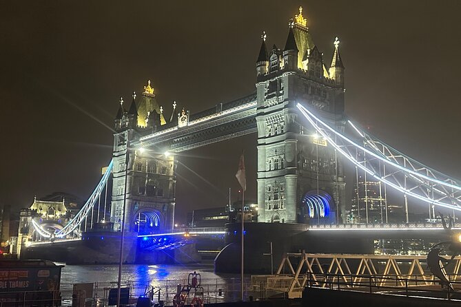 London: Private Black Cab Night Tour with Hotel Pick Up - Buckingham Palace and the bright West End