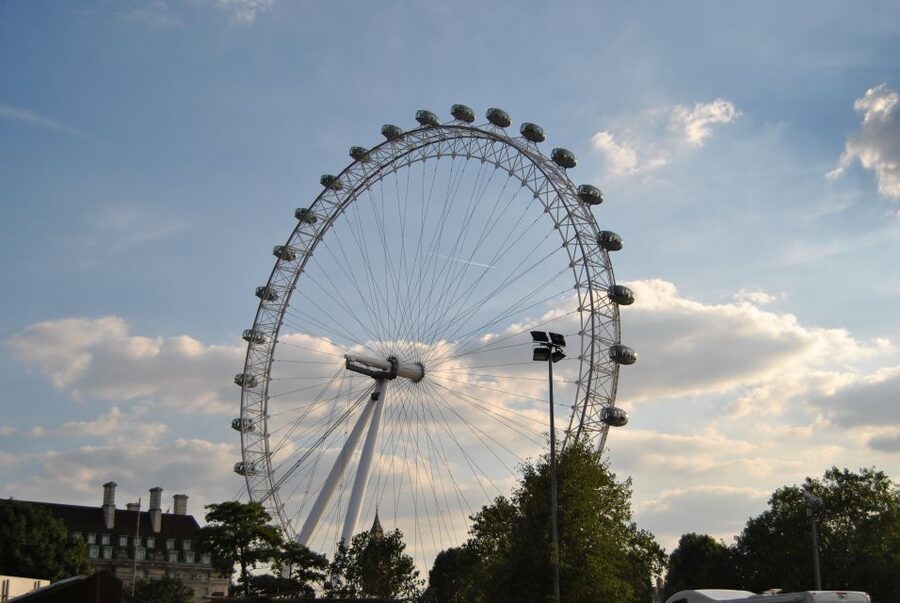 London: Private Chauffeur-Driven Sightseeing Tour - The car is a real value question