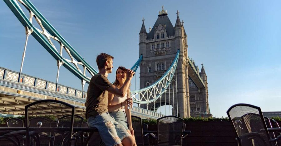 London: Private City Kickstart Walking Tour - Borough Market, the Golden Hinde, and the Clink