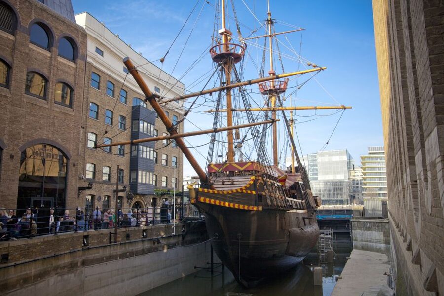 London: Private City Kickstart Walking Tour - Shakespeare’s Globe and Millennium Bridge