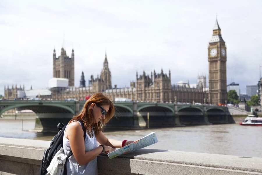 London: Private City Kickstart Walking Tour - Trafalgar Square and the smallest police station