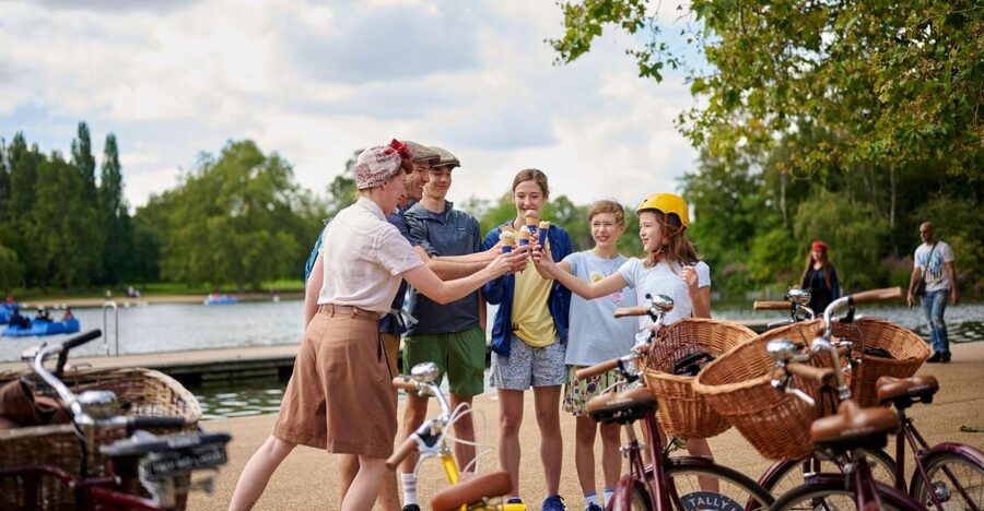 London: Private Family Guided Bike Tour with Childseats - From Lambeth to Westminster by bike
