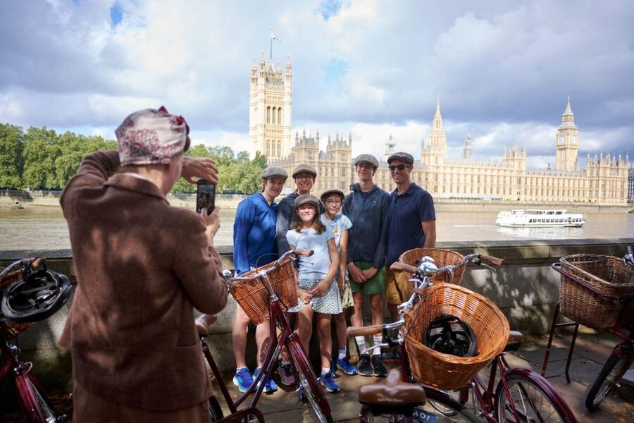 London: Private Family Guided Bike Tour with Childseats - The London Eye, Westminster Bridge, and the ride home
