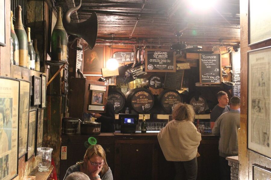 London: Private Pub Tour - Ending at London’s Oldest Wine Bar