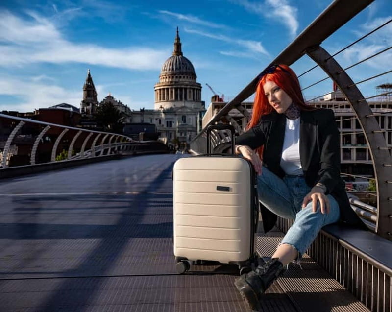 London: Private travel vacation photoshoot -Romantic Special - Who should book this London photoshoot?