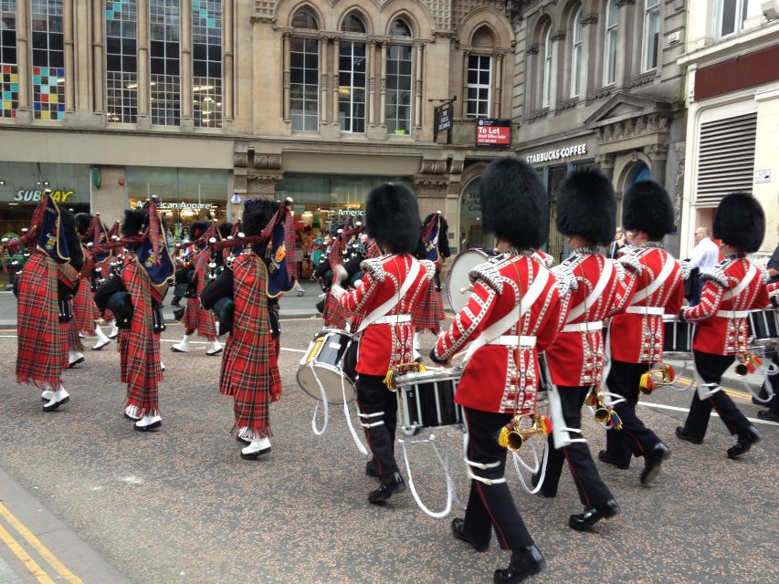 London: Private Walking Sightseeing Tour - St. James’s Park and a pause between royal sights