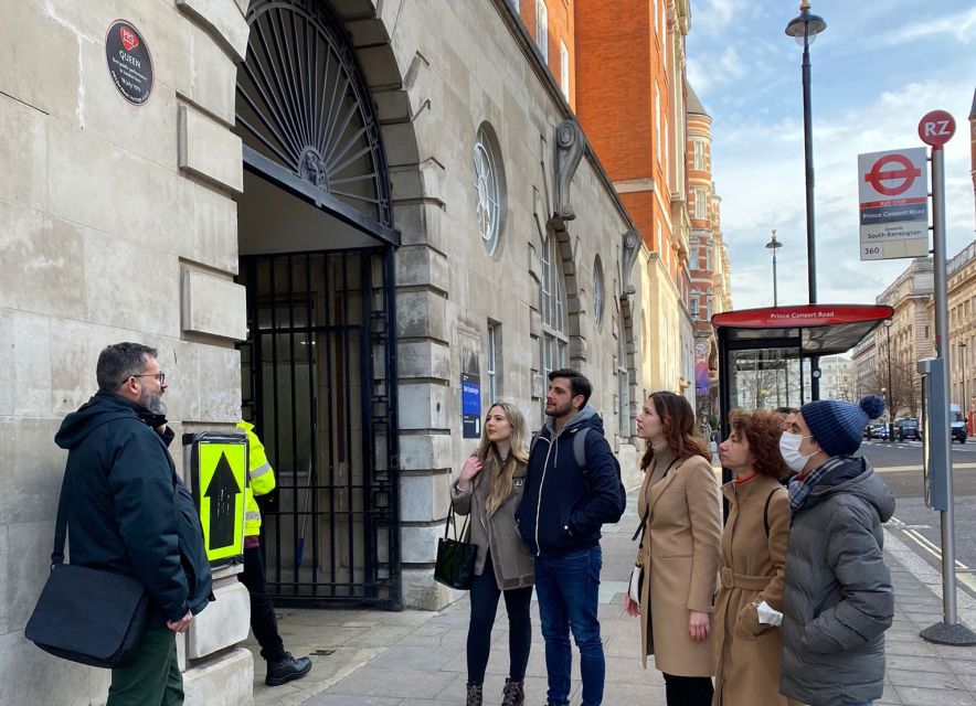 London: "Queen" Highlights Walking Tour - Kensington homes and Freddie Mercury’s final address