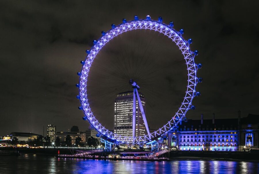 London: River Thames Dinner Cruise - Boarding at Westminster Pier requires extra care