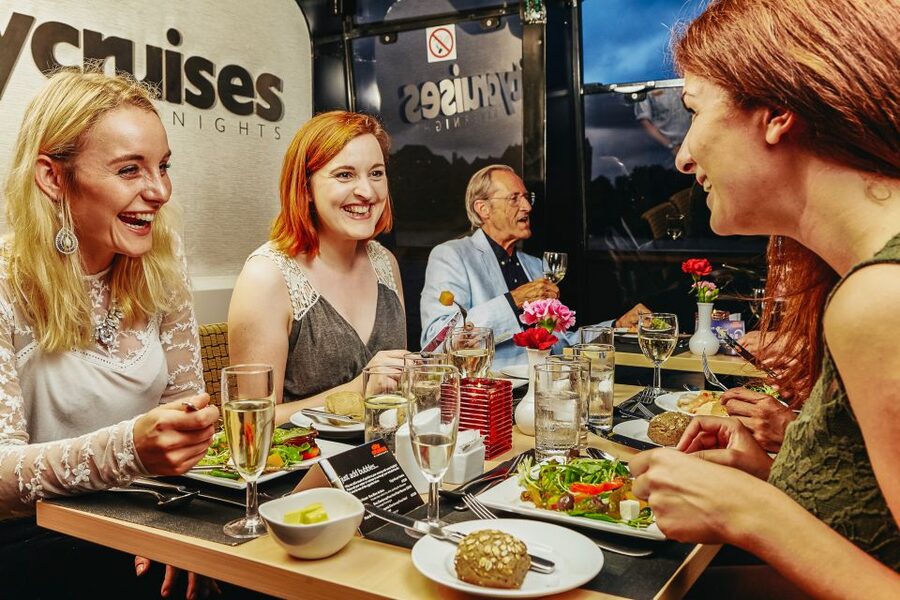 London: River Thames Dinner Cruise - Dinner is the center of the evening