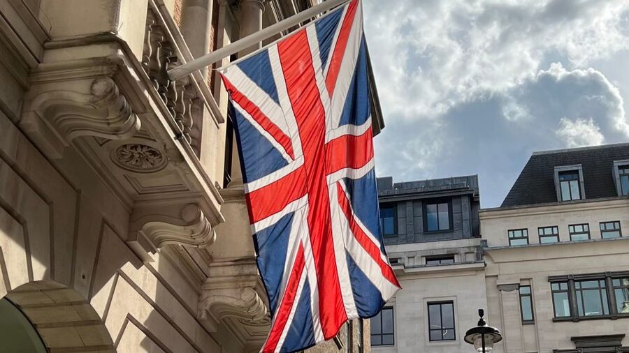 London: Royal Historic Pubs Walking Tour - Royal tales, famous faces, and a little scandal