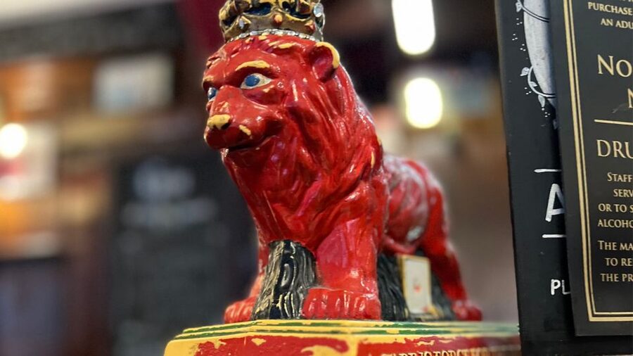 London: Royal Historic Pubs Walking Tour - Who will enjoy this royal pub walk most