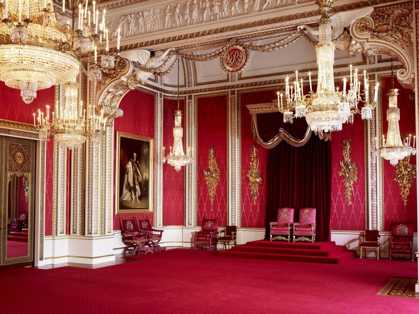 London: Royal Walking Tour and Buckingham Palace Audio Tour - St James’s Palace and The Mall: royal context in short stops